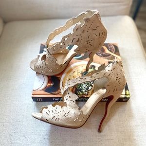 💕Enchanted💕Christian louboutin laser-cut pumps